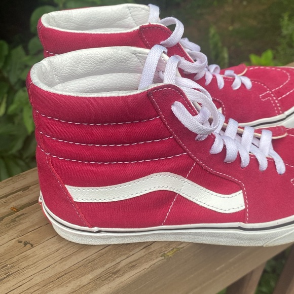Vans Women's Sneakers in Fuschia and White
Women’s 8 Great preowned condition - Picture 9 of 9